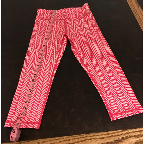 Vineyard Pink Whale Tail Print Performance Athletic Leggings - Size Small - Picture 6 of 8